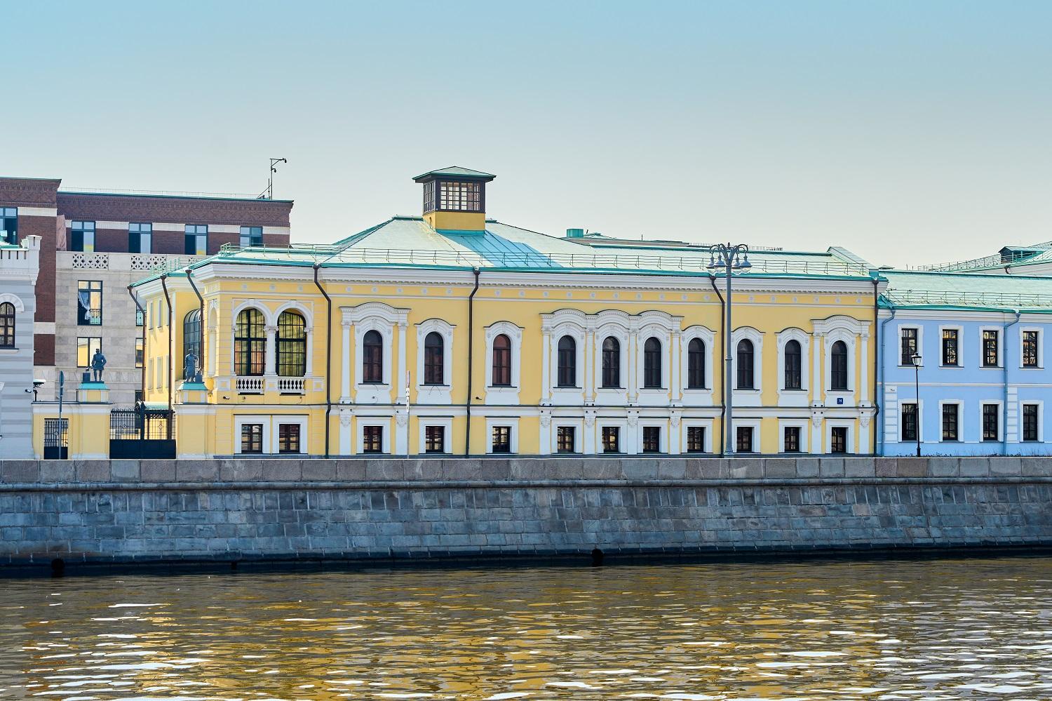 Главный дом городской усадьбы И.Т. Рахманова (Софийский механический завод Г. Листа)