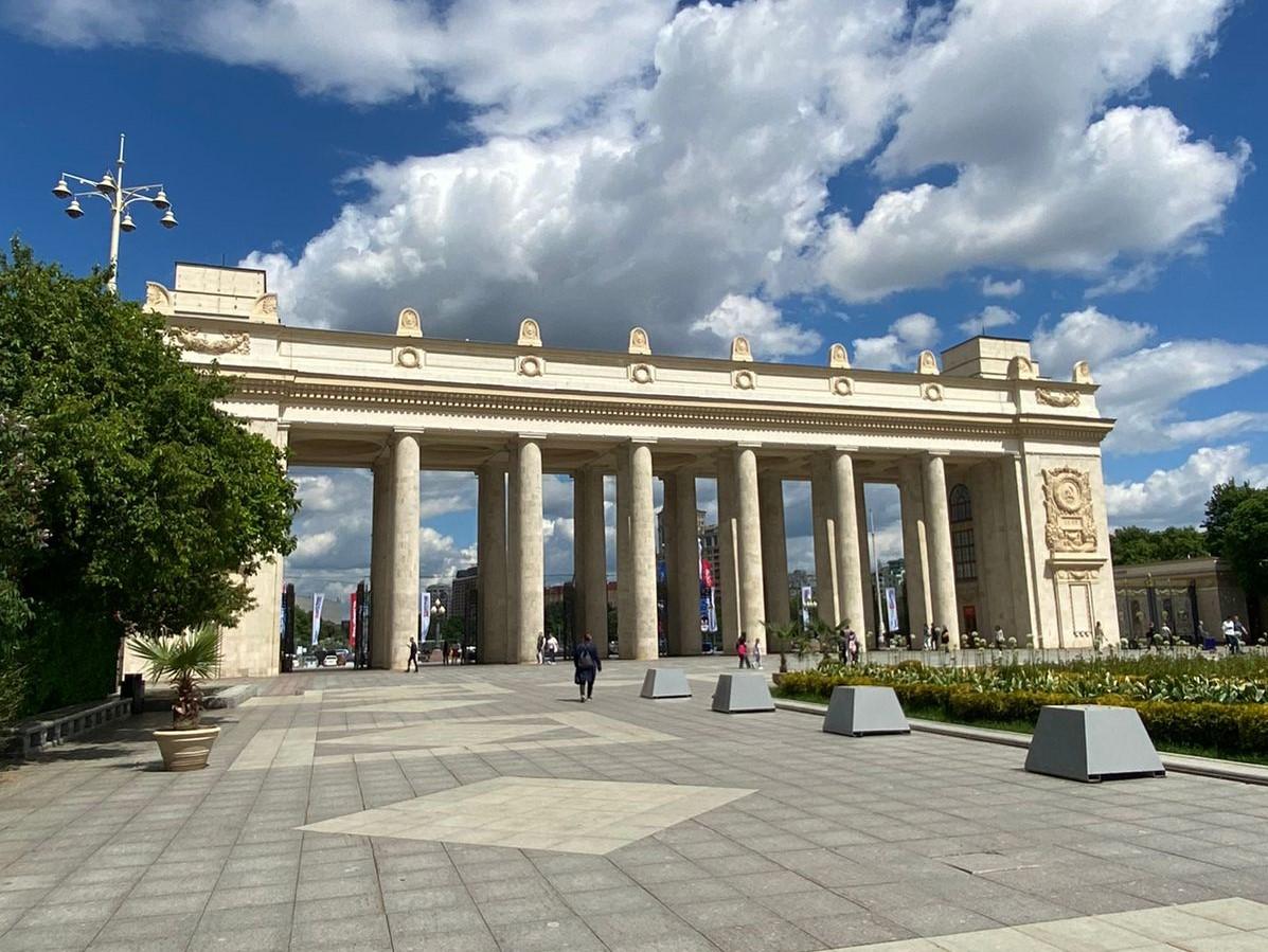 Арка главного входа в ЦПКиО им. Горького