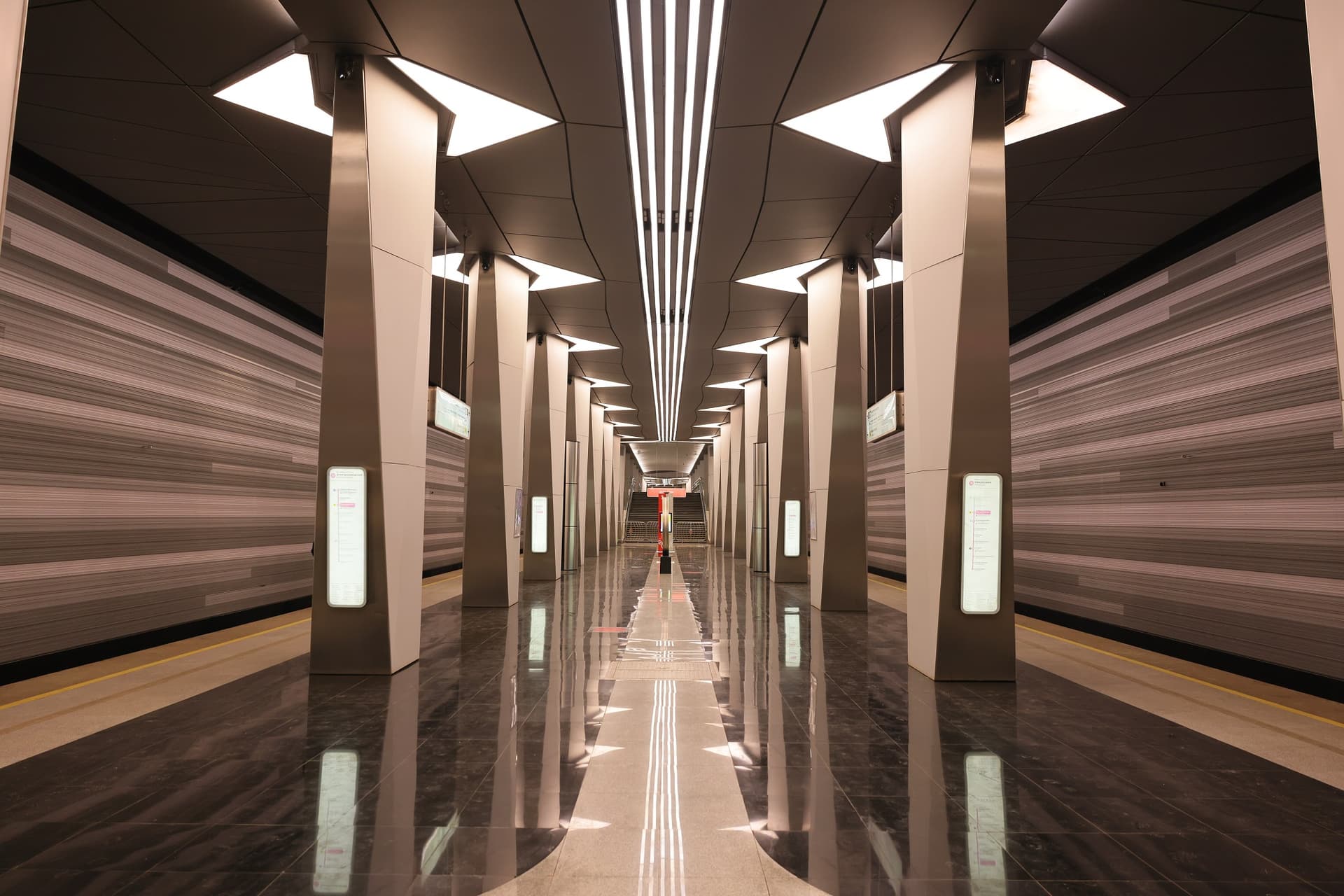 Станция метро «Авиамоторная» (БКЛ)