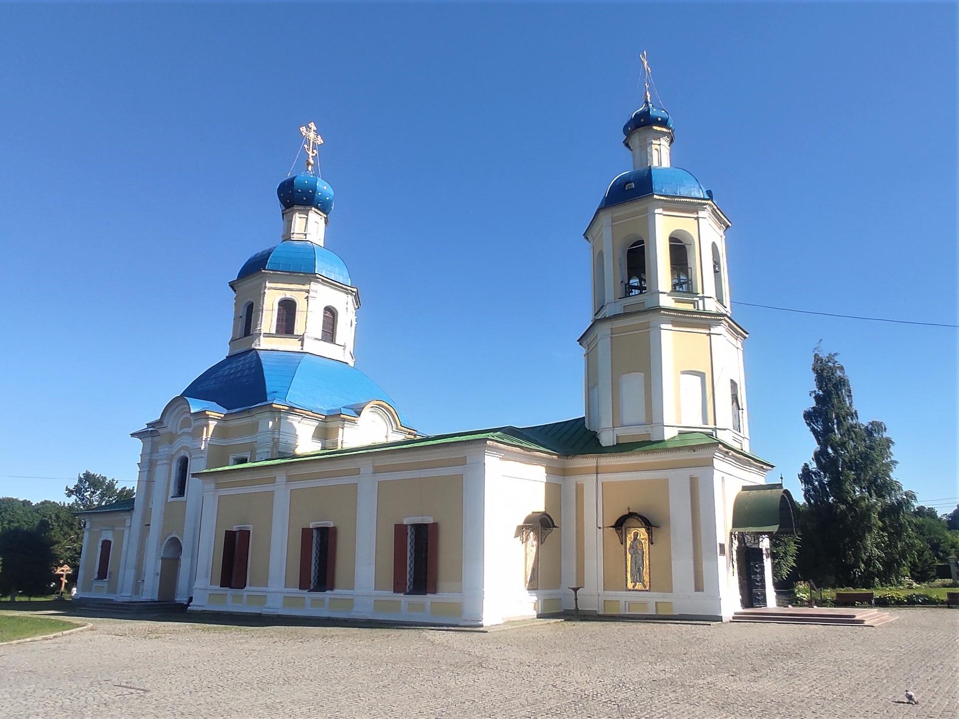 Храм первоверховных апостолов Петра и Павла в Ясеневе