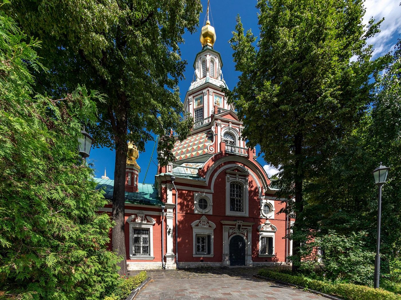 Церковь Иоанна Воина, 1709 -1717 гг., арх. И. П. Зарудный. Ограда, 1754 г.