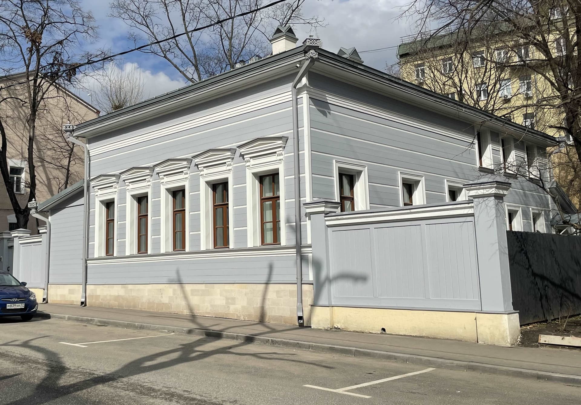 Главный дом усадьбы Лебедевых