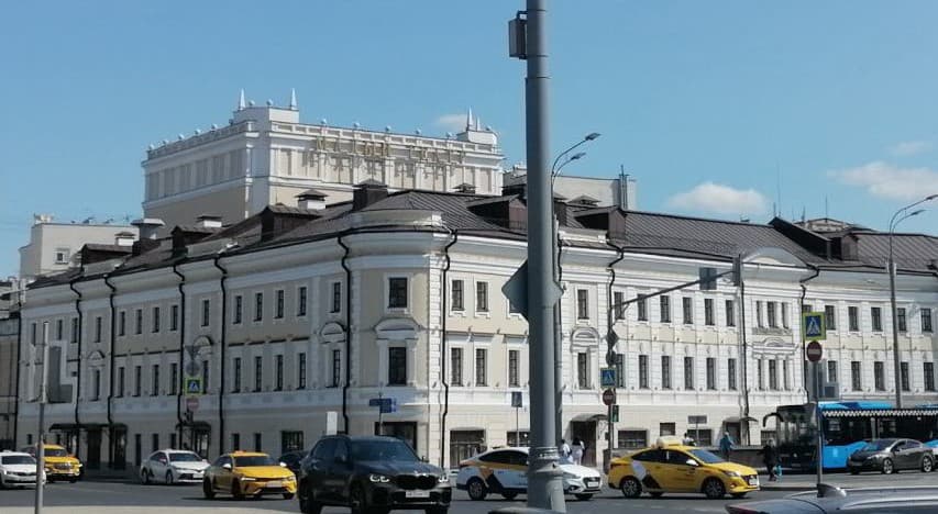 Доходный дом с лавками