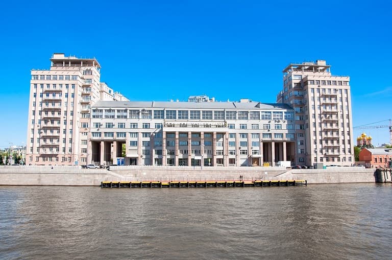 «Дом на набережной» (Кинотеатр «Ударник»)