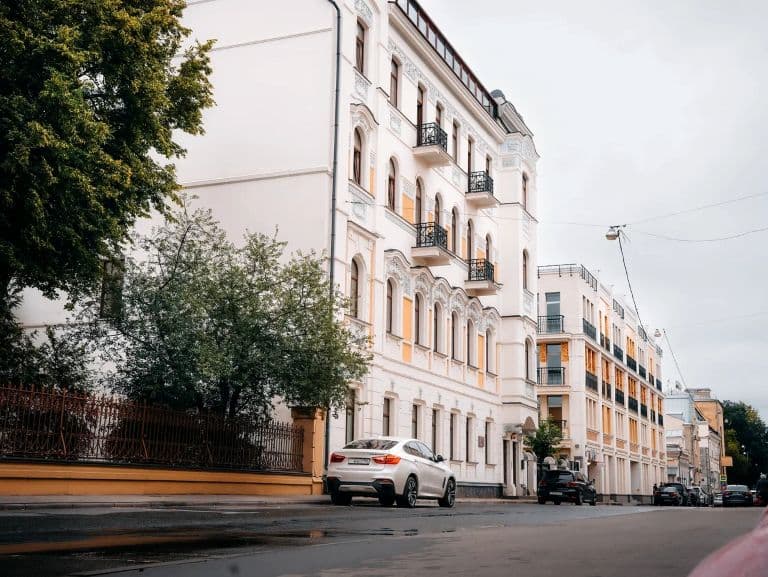 Доходный дом с львицами