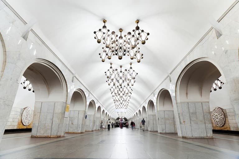 Станция метро «Менделеевская»