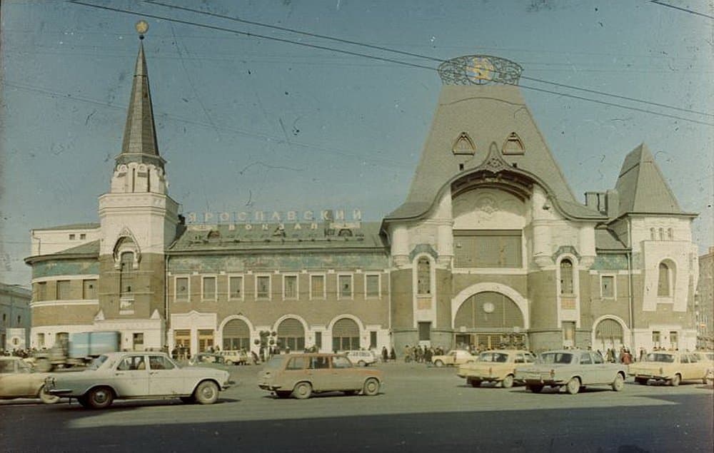 Шехтель ярославский вокзал 20 век. Ярославский вокзал архитектор ф шехтель. Здание ярославского вокзала в москве шехтель. Ярославский вокзал архитектор ф шехтель. Шехтель ярославский вокзал в москве.