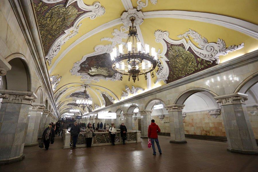 Станция метро «Комсомольская» (кольцевая)