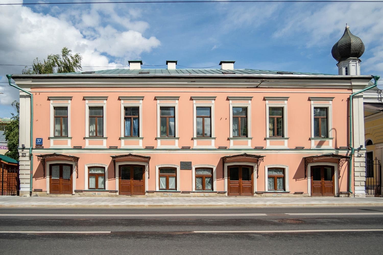 Доходный дом с лавками храма Успения Богородицы в Казачьей слободе, 1863-1864 гг.