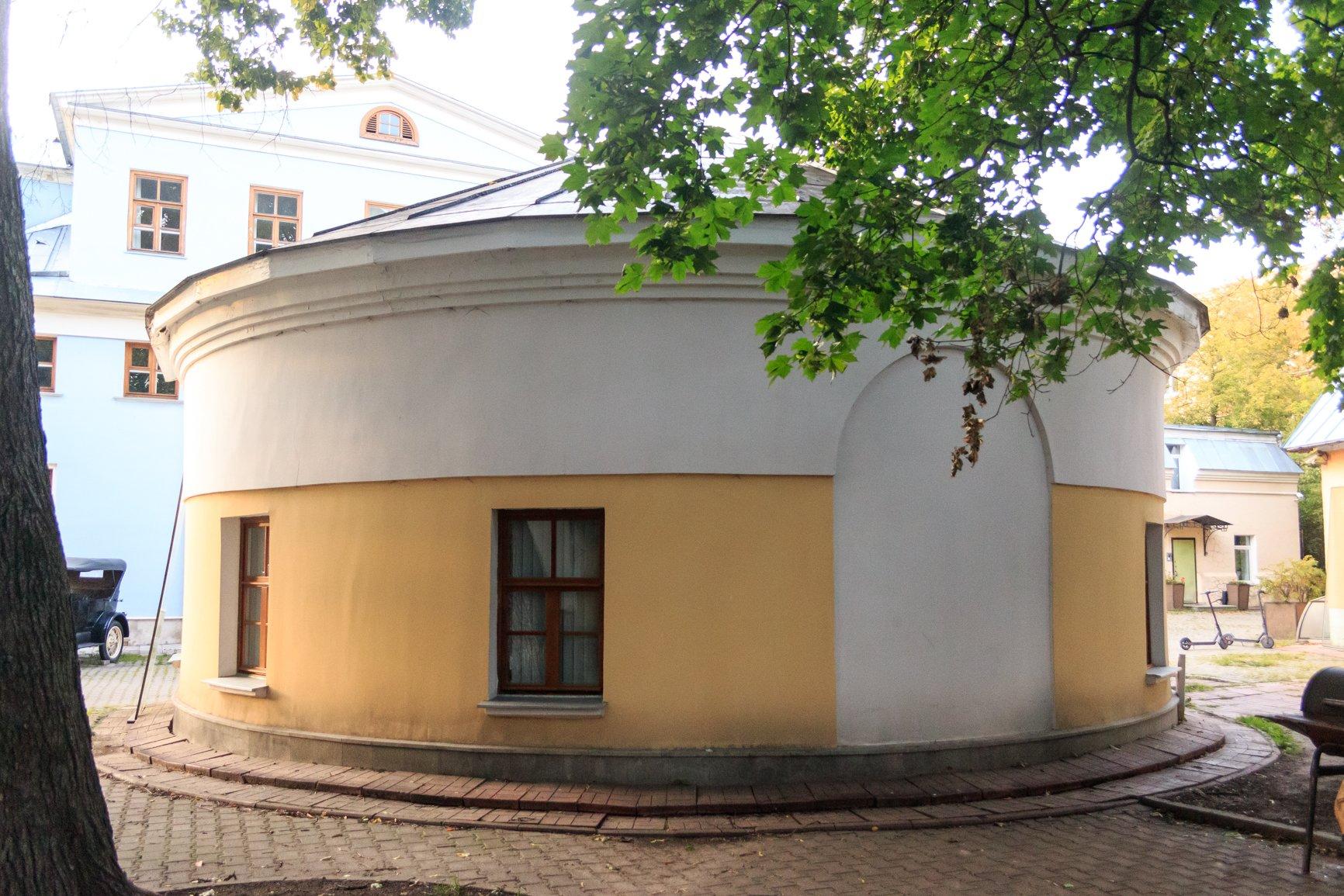 Службы городской усадьбы 