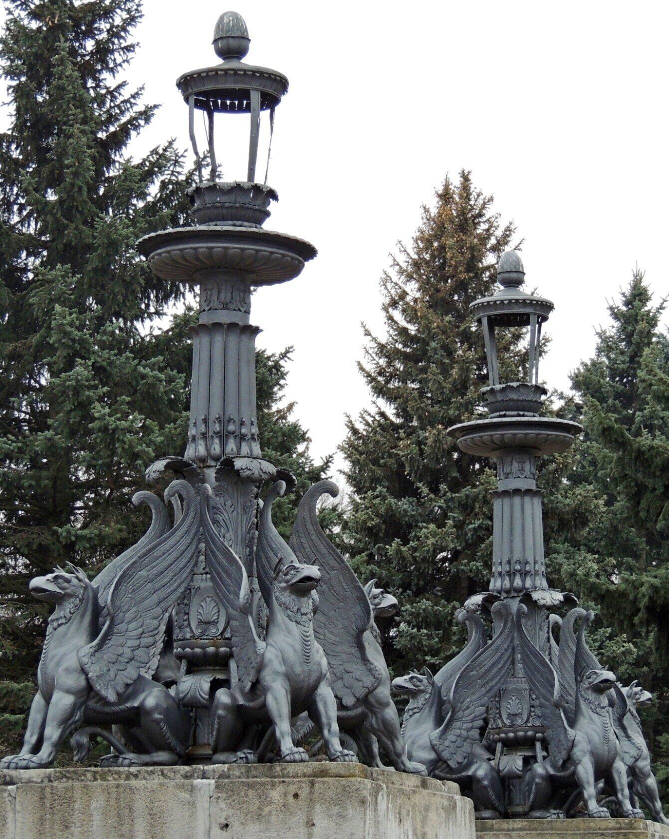 Крылатые грифоны в Кузьминках