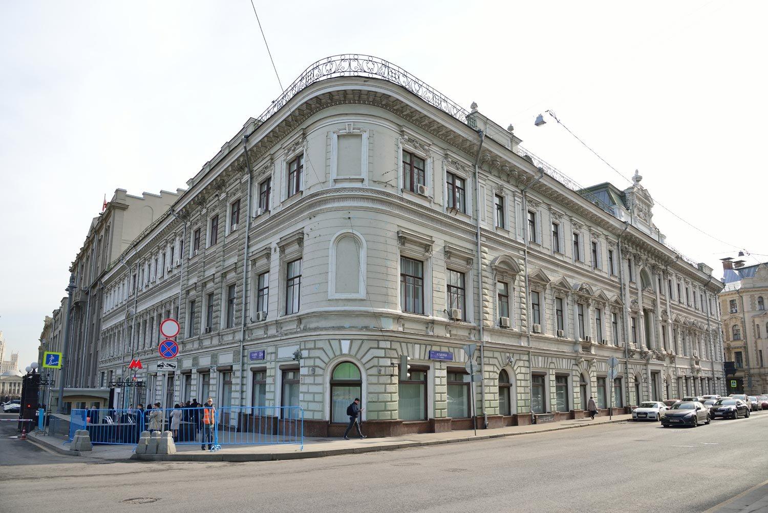 Доходный дом Московского Купеческого банка с магазинами и товарными складами