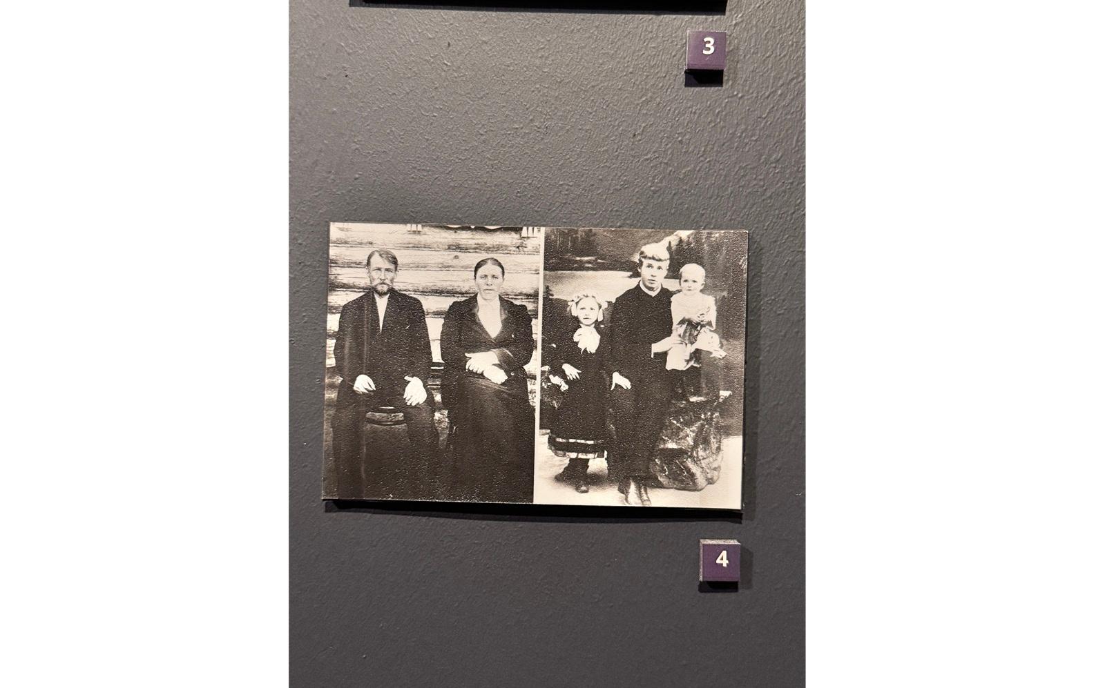 Фотографии «Родители Сергея Есенина» и «Сергей Есенин с сестрами»