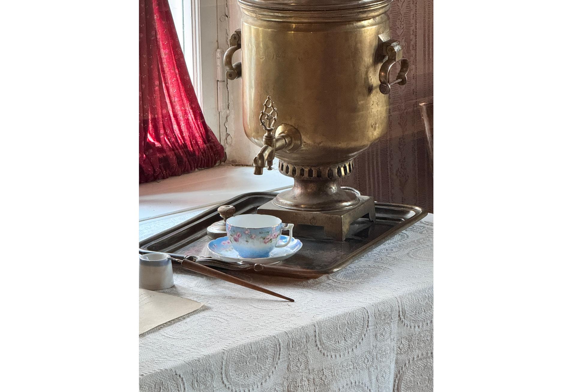 Поднос металлический (из квартиры Г.А. Бениславской)