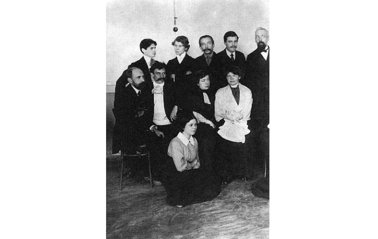 Фотография Сергея Есенина в группе сотрудников типографии Сытина