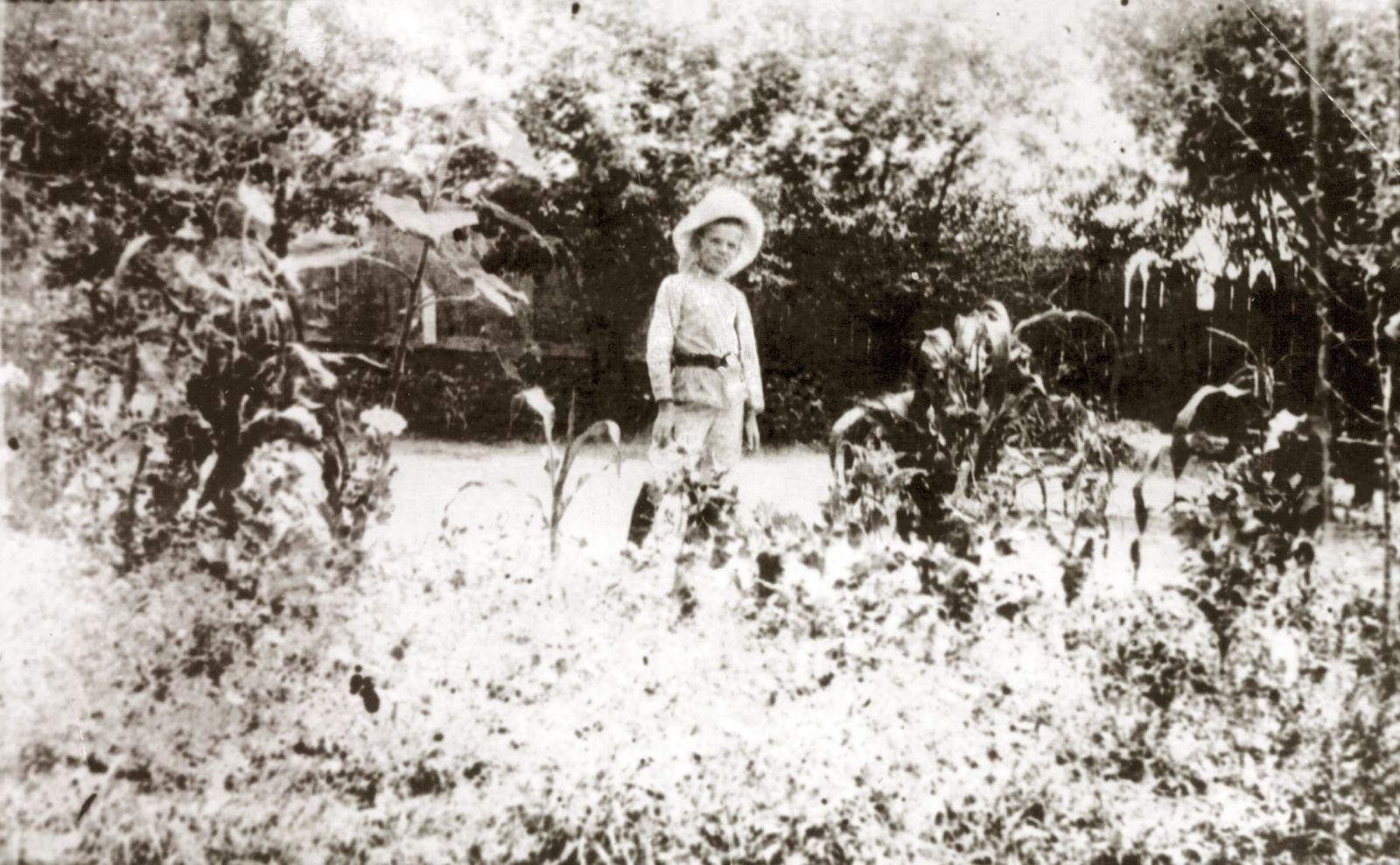 Константин Паустовский в детстве. Около 1900 года.