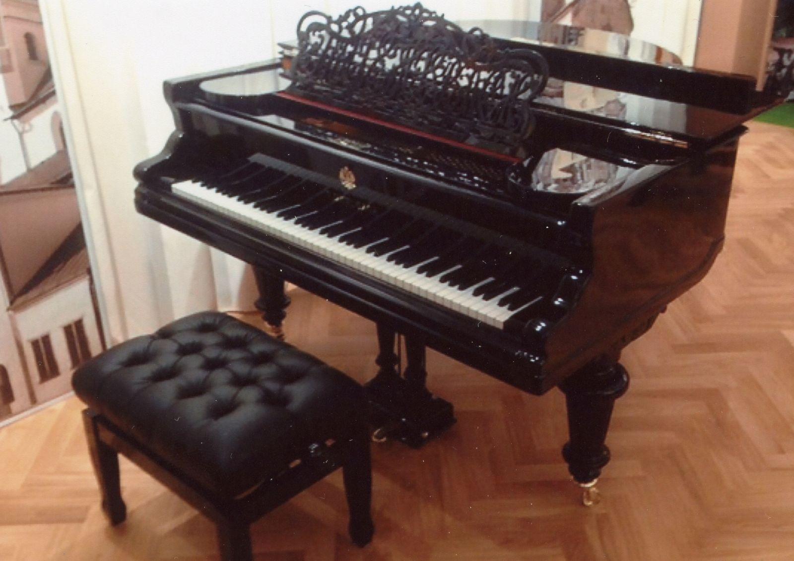 Рояль-миньон "Мюльбах". Санкт-Петербург, 1905 год. Из квартиры К.Г. Паустовского.