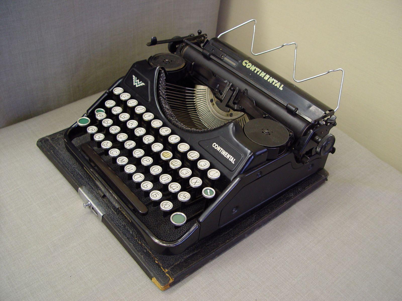 Пишущая машинка "Континенталь". Принадлежала К.Г. Паустовскому.