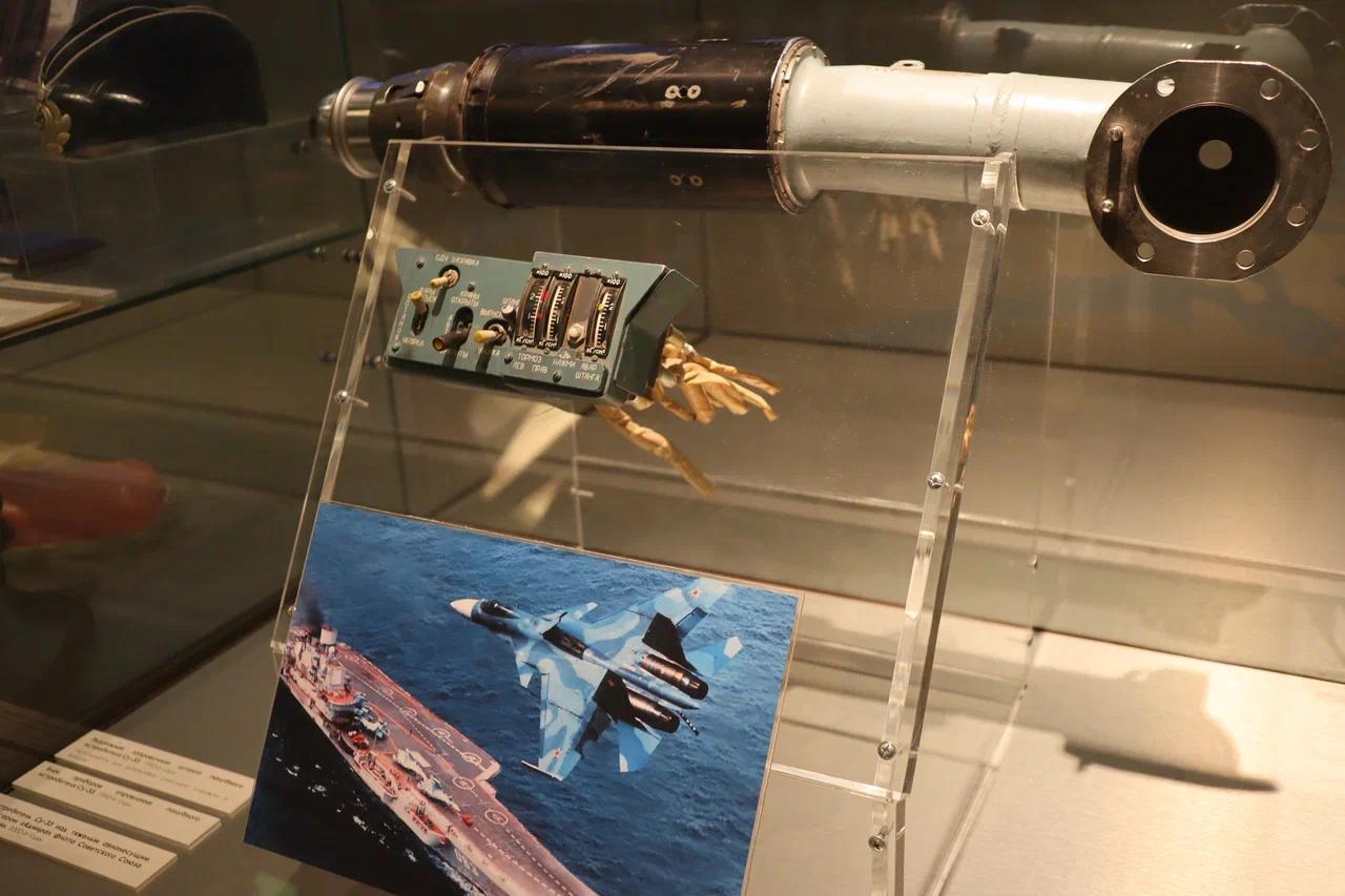 Витрина М-4. Витрина М-5