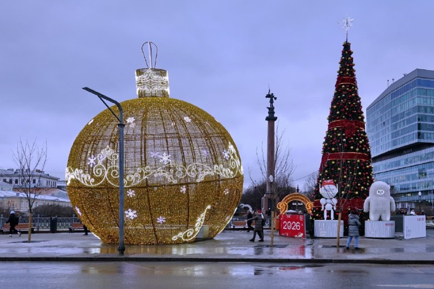 "Тройка", "Оливье", баня: зимний код Москвы