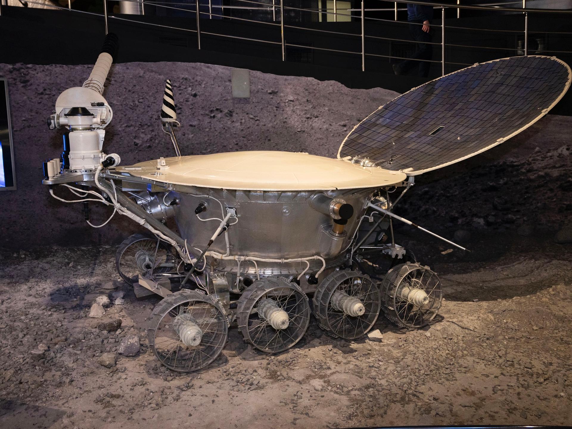 Макет самоходного аппарата «Луноход-1»