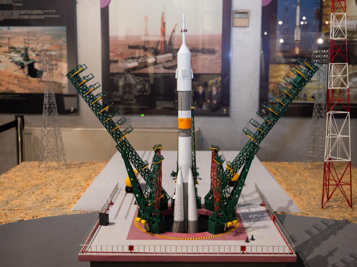 Макет стартового комплекса космодрома Байконур с ракетой-носителем «Союз»
