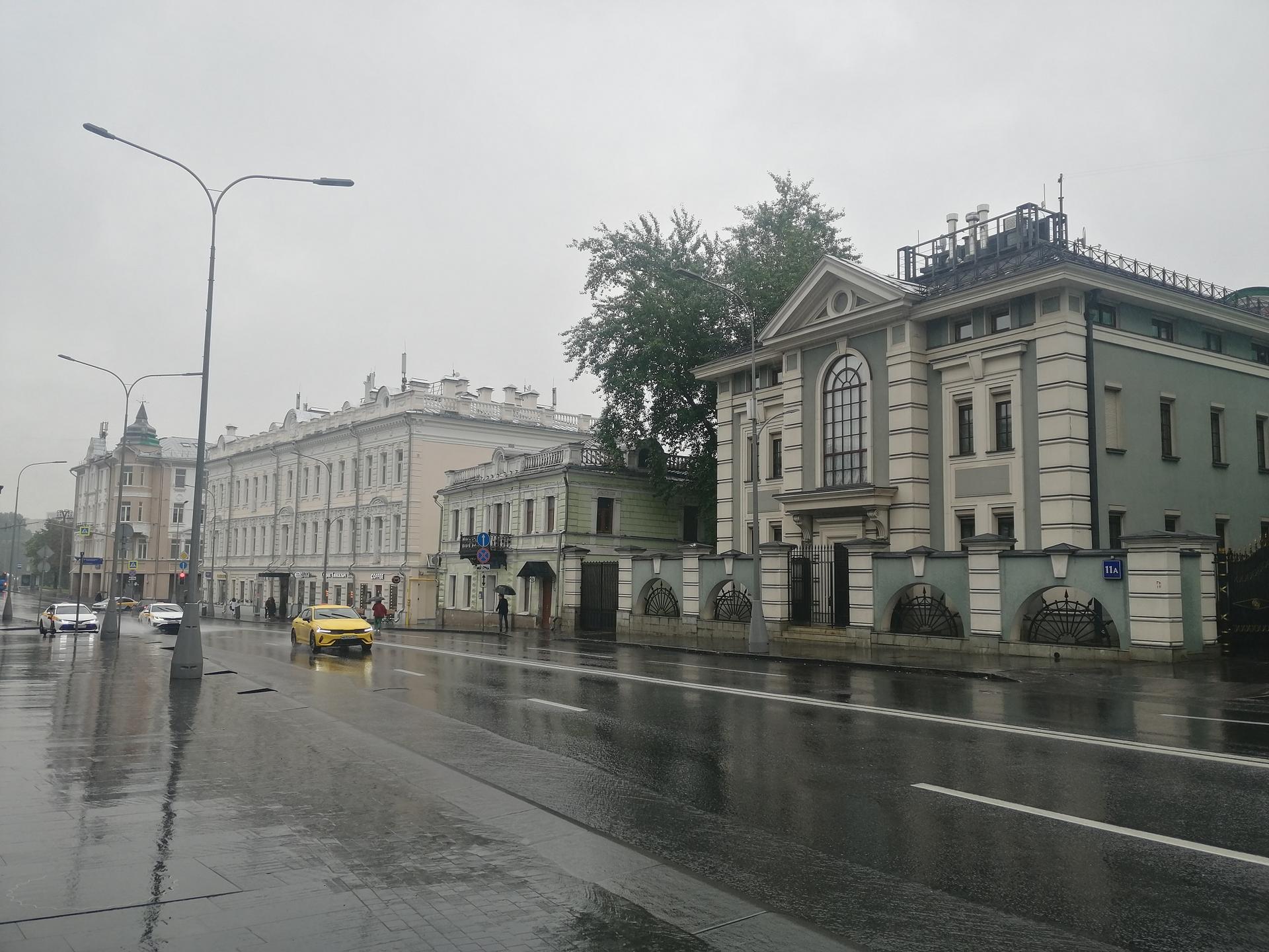Улица Волхонка