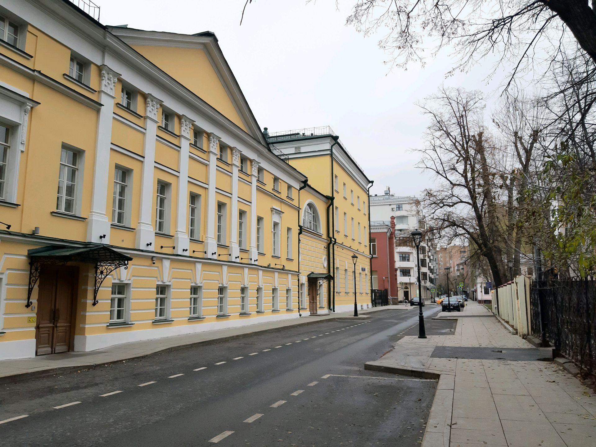 Большой Харитоньевский переулок