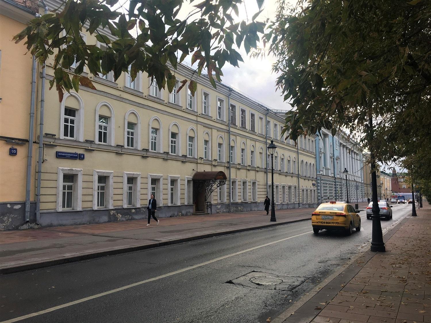 Доходный дом Е. И. Кузнецова, 1810-1820-е гг., 1875 г., г., архитектор А.Е. Рожанский