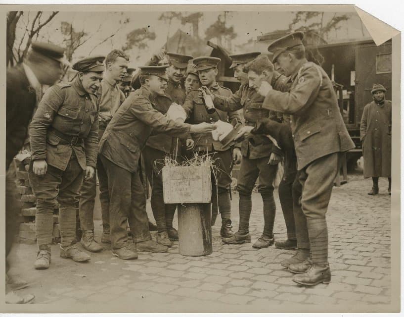 Фотография. Рождественский пудинг для томми во Франции. 1914-1918. Неизвестный автор