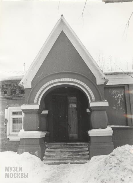 Фотография. Малая Грузинская улица, д.15. Фрагмент фасада флигеля (подъезд). Март 1988 г. Панков А.С.