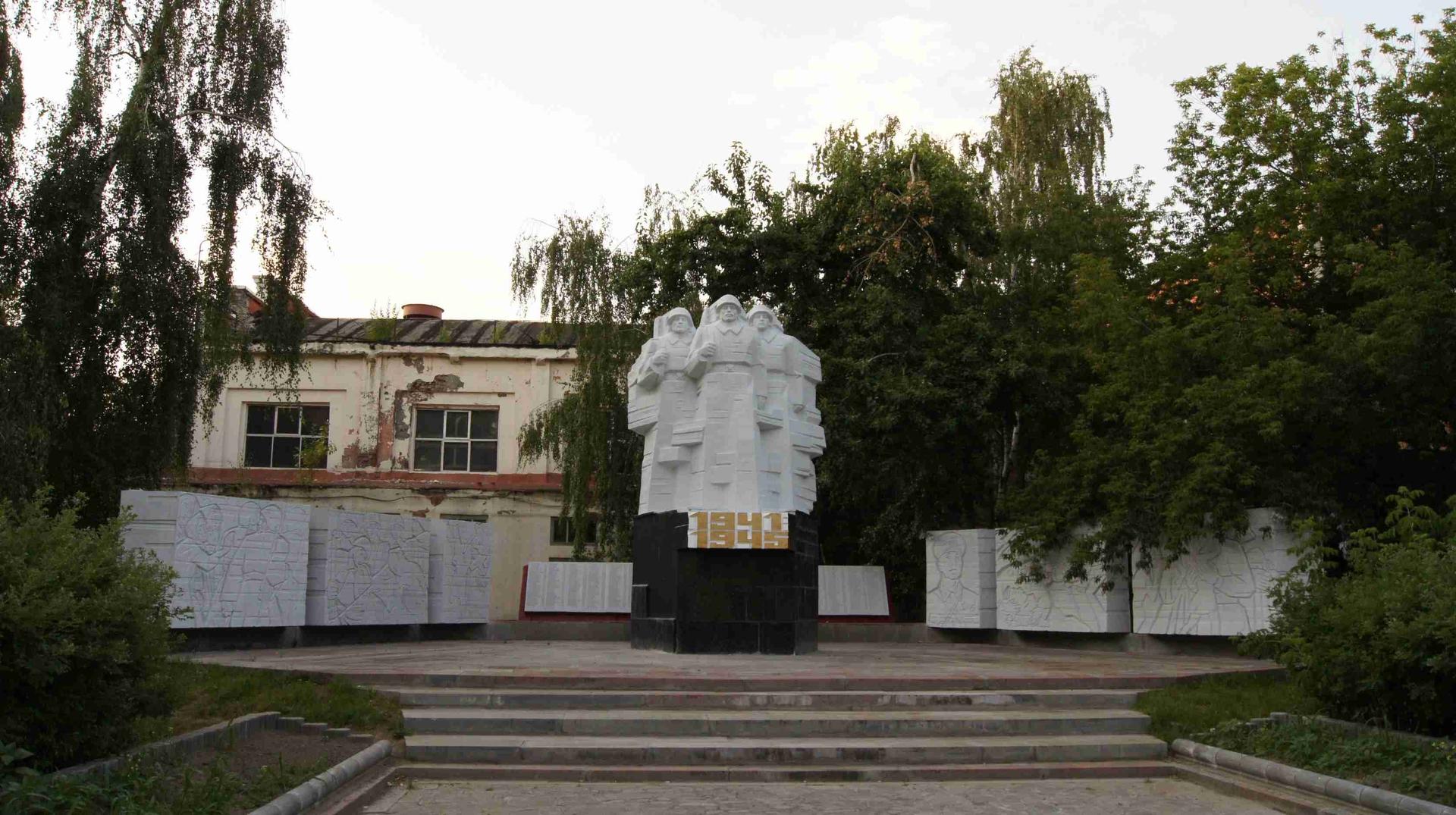 В честь формирования в 1941 г. Таганского истребительного батальона из добровольцев мясокомбината