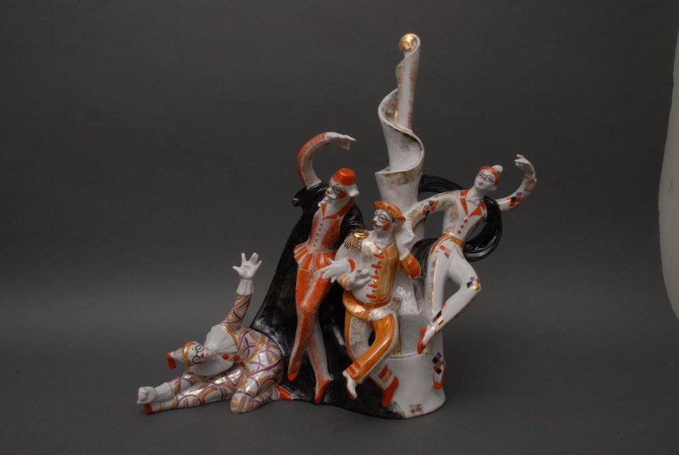 Скульптурная композиция «Вахтанговские маски». 1971. Бржезицкая А.Д.