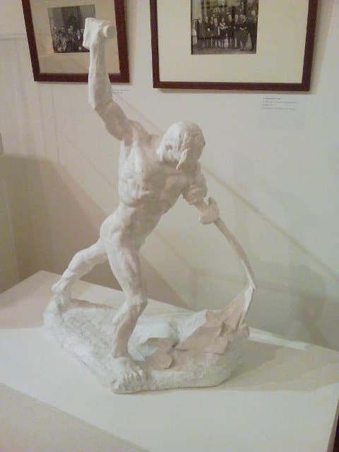 Перекуем мечи на орала. Модель памятника. Вучетич Е.В.