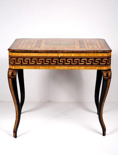 Стол туалетный дамский с инкрустацией, первая половина XIX в.