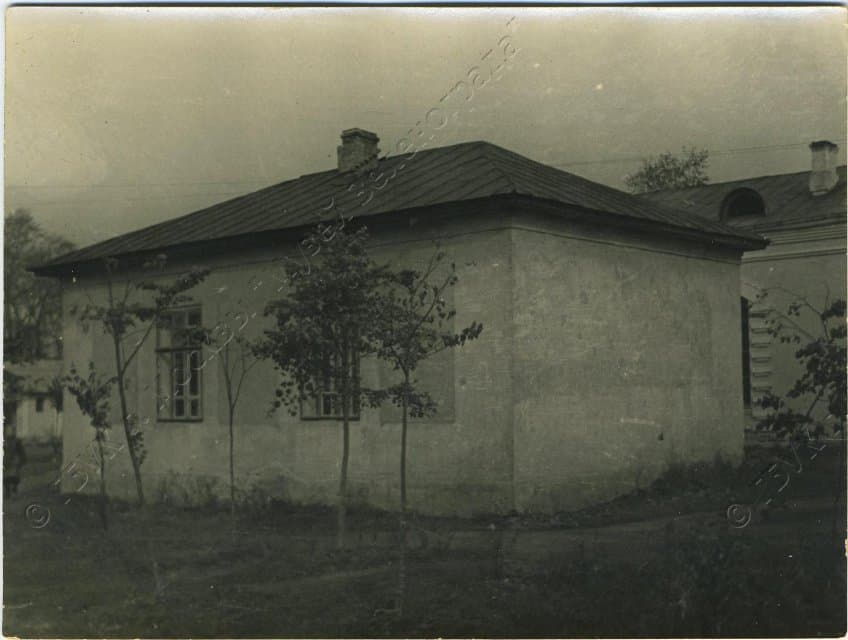 Фотография ч/б. Бывшие мастерские школы железнодорожников, ст. Крюково, нач. 1950-х гг. нач. 1950-х гг.