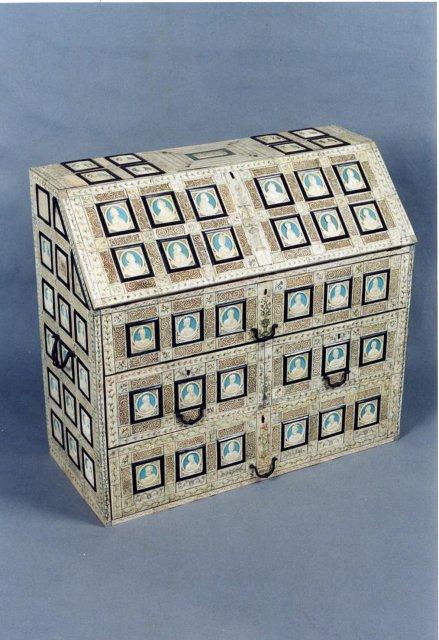 Шкаф-секретер. Конец XVIII в.