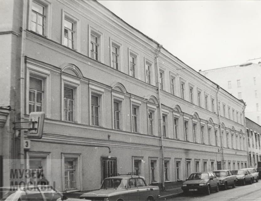 Фотография. Калашный переулок, д.3. Вид на главный фасад здания (флигель). Ноябрь 1985 г. Панков А.С.