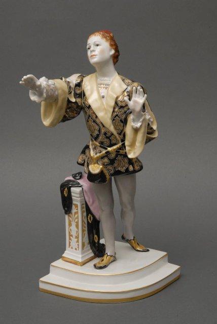 Скульптура «Л.В. Собинов в партии Ромео» / в опере Ш. Гуно «Ромео и Джульетта»
(в ГМК поступила как Скульптура «Артист Коренев в роли Ромео»). 1950. Судьбинин С.Н.