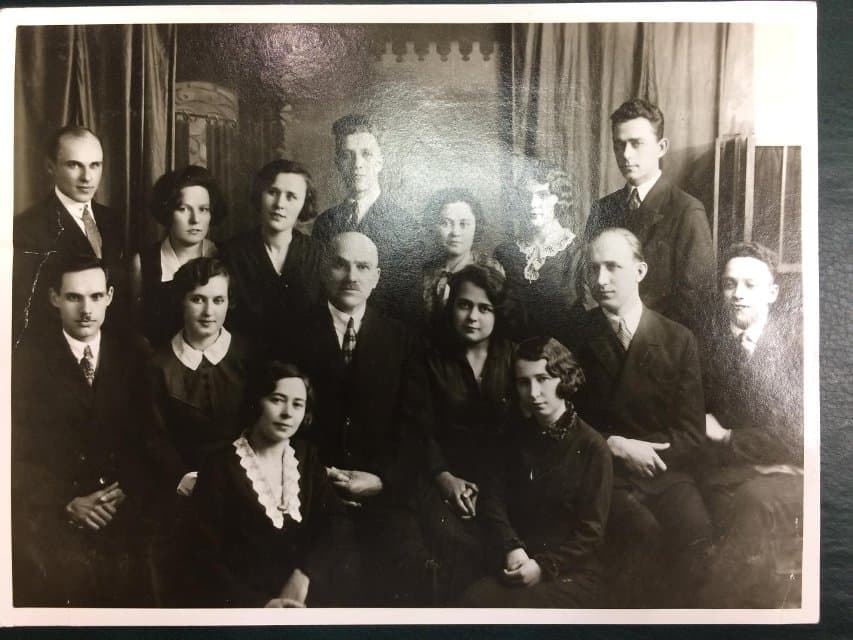 Фото. Фирсов А.О. с сотрудниками Харьковского КБ. 1933