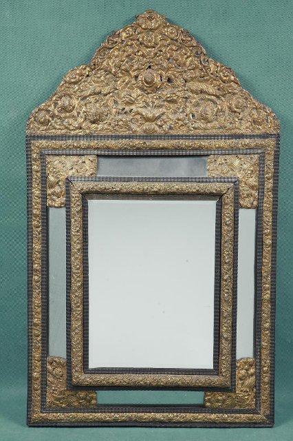 Зеркало настенное с фигурным завершением. XIX, вторая половина