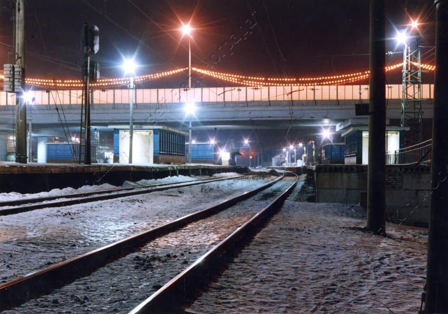 Фотография цветная. Станция Крюково. Направление в Москву. 1999. Лазовский С.А.