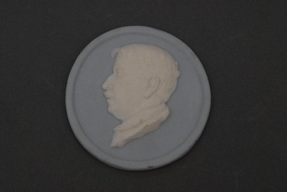 Медальон с профилем А.Я. Головина. 1927. Данько Н.Я.