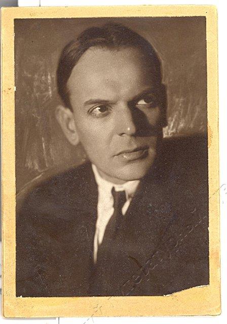 Фотография ч/б. К. Г. Паустовский, портрет, полупрофиль справа. Москва. 1924-1925гг. 1924-1925. Наппельбаум М.С.