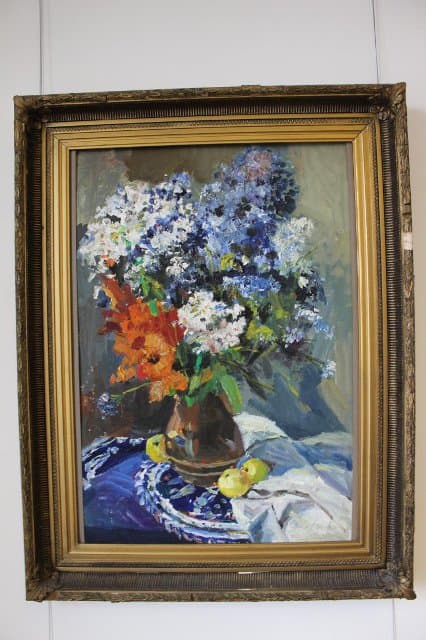 Цветы на синей скатерти. 1990 г. Налбандян Д.А.