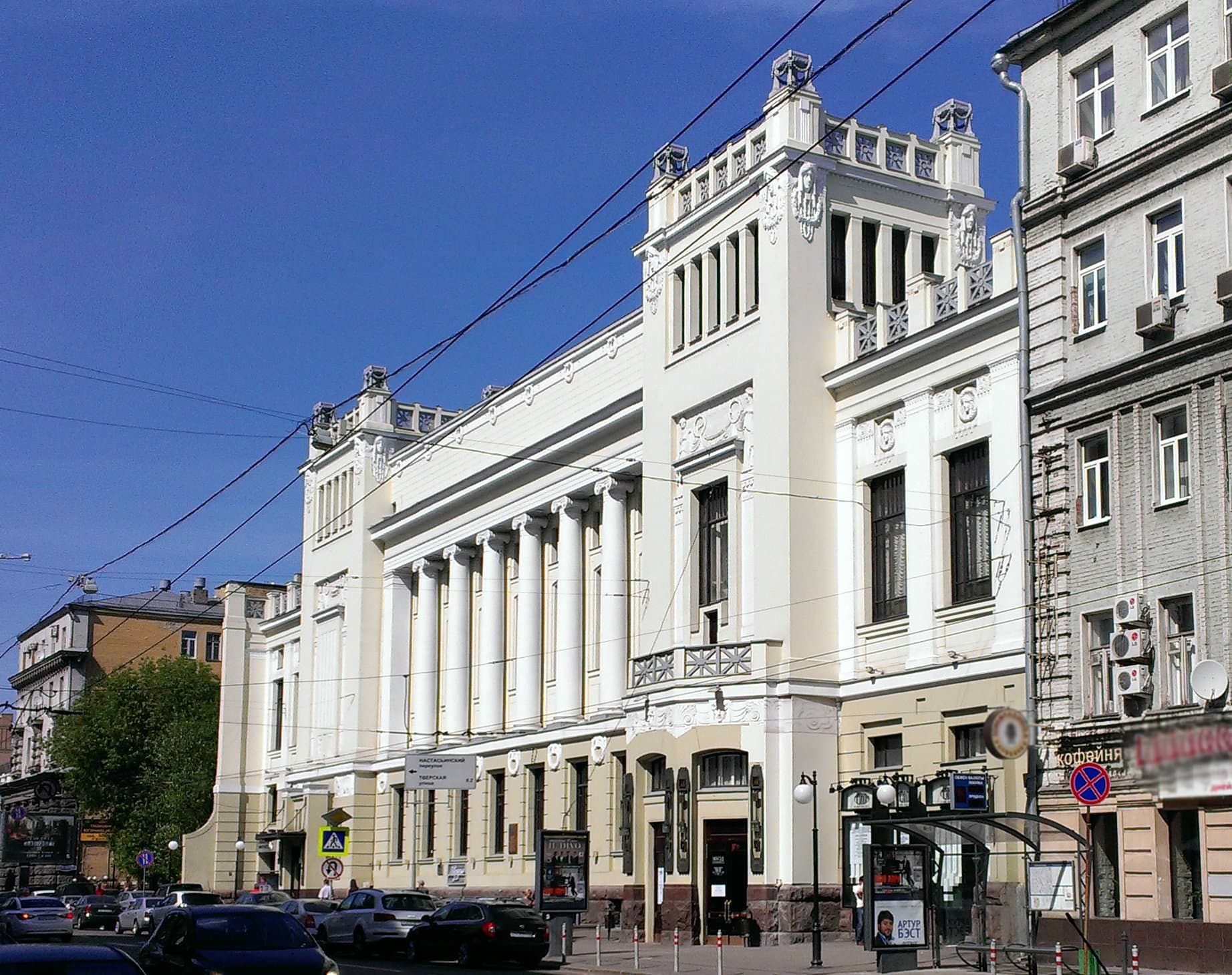 За кулисы московских театров: экскурсионная программа до октября