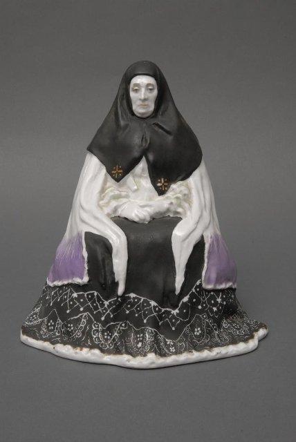 Скульптура «Народная артистка СССР Е.Д. Турчанинова в роли Мавры Тарасовны Барабошевой из комедии А.Н. Островского “Правда – хорошо, а счастье лучше”». 1950. Слоним И.Л.