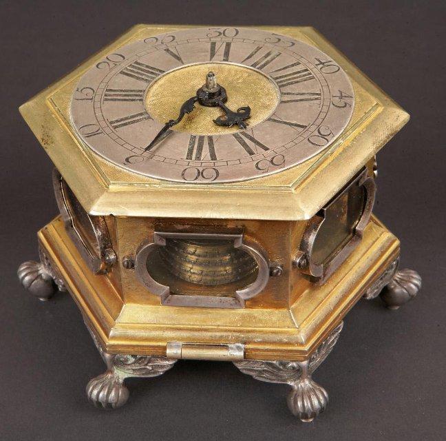 Часы настольные горизонтальные Часовой мастер Пош (Pоsch) (?). Первая четверть ХVIII в.