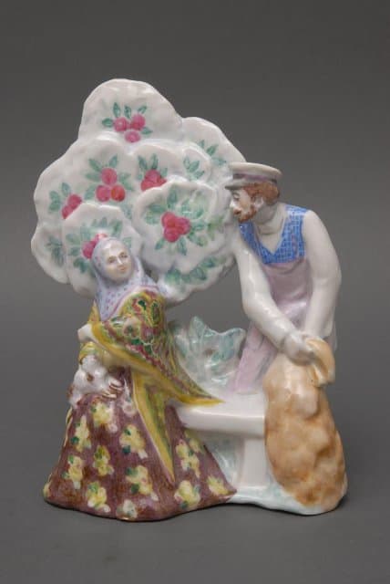 Скульптурная группа «Вечерком» / «Правда хорошо, а счастье лучше». 1975. Малышева Н.А.