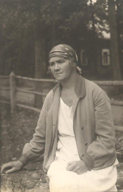 Фотография. Петровское. Портрет жены. 1928. Улитин В.И.